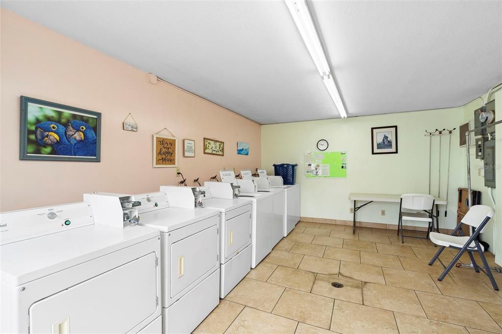 На продажу: $148,900 (2 спален, 1 ванн, 965 Квадратных фут)