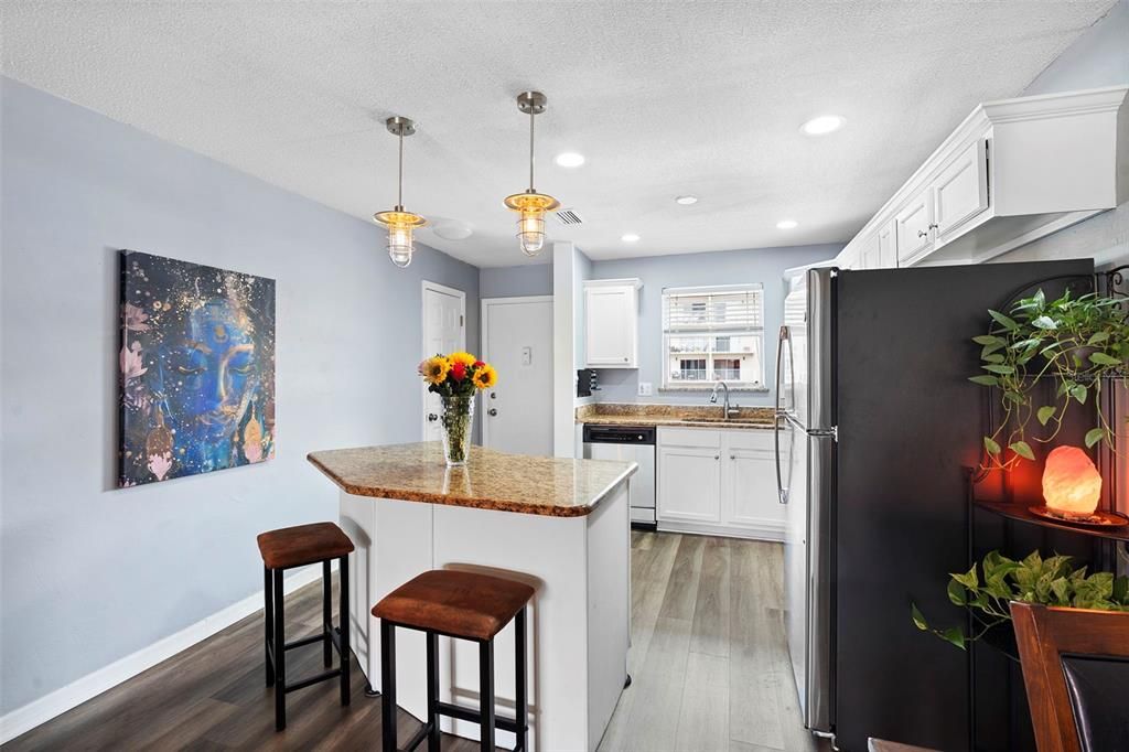 На продажу: $148,900 (2 спален, 1 ванн, 965 Квадратных фут)