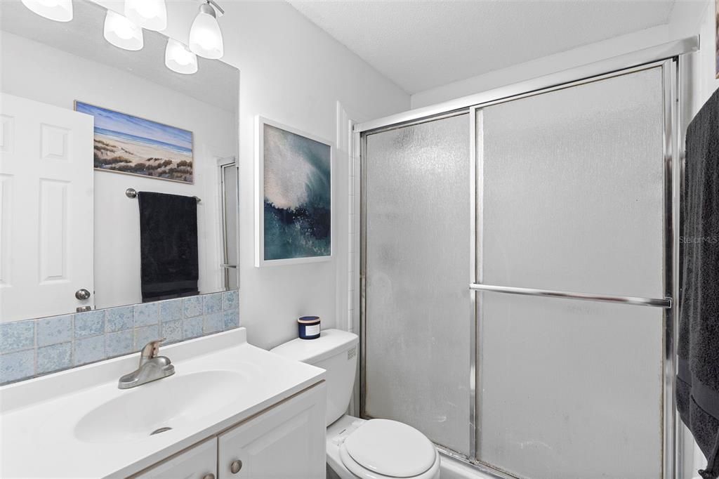 На продажу: $148,900 (2 спален, 1 ванн, 965 Квадратных фут)