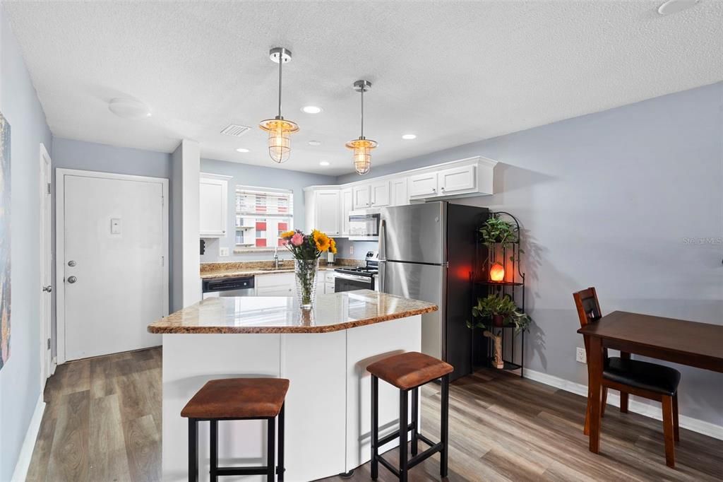 На продажу: $148,900 (2 спален, 1 ванн, 965 Квадратных фут)