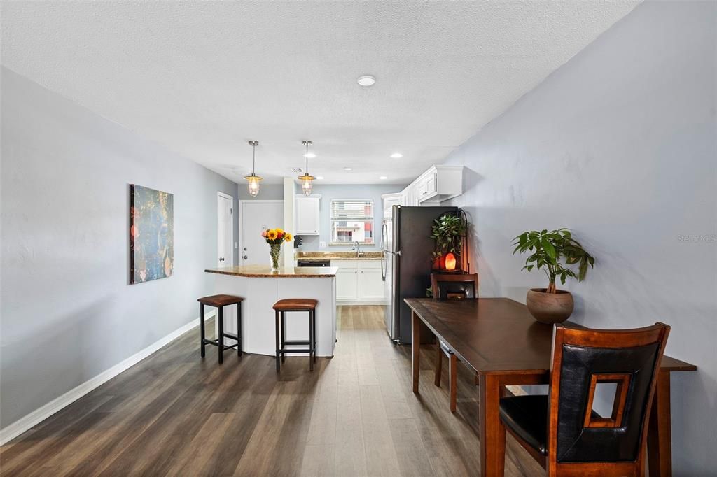 На продажу: $148,900 (2 спален, 1 ванн, 965 Квадратных фут)