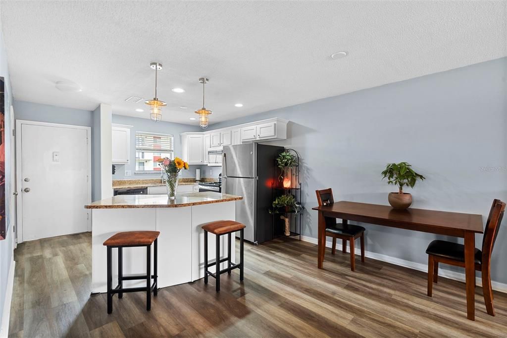 На продажу: $148,900 (2 спален, 1 ванн, 965 Квадратных фут)