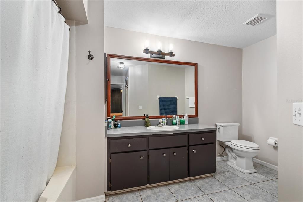 Active With Contract: $249,000 (3 beds, 2 baths, 1695 Square Feet)