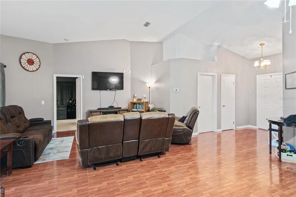 Active With Contract: $249,000 (3 beds, 2 baths, 1695 Square Feet)