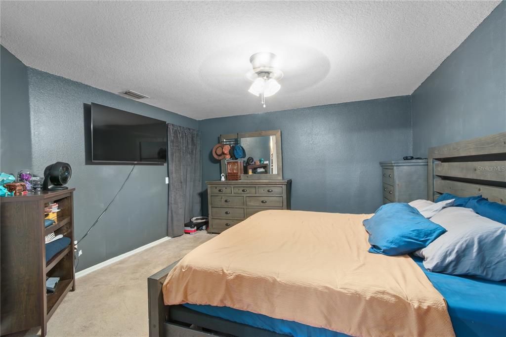 Active With Contract: $249,000 (3 beds, 2 baths, 1695 Square Feet)