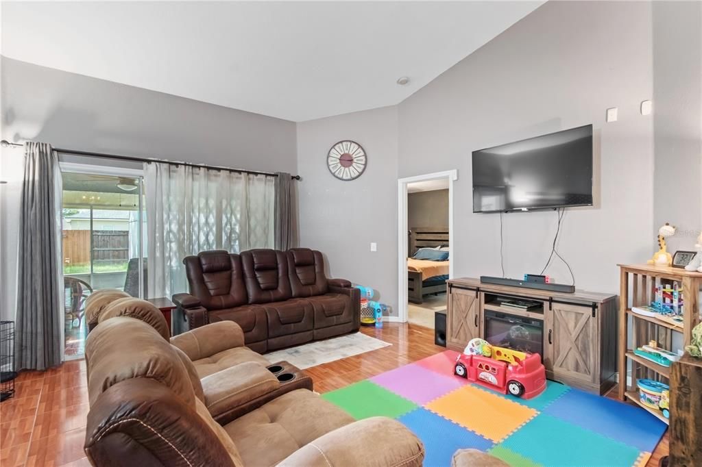 Active With Contract: $249,000 (3 beds, 2 baths, 1695 Square Feet)