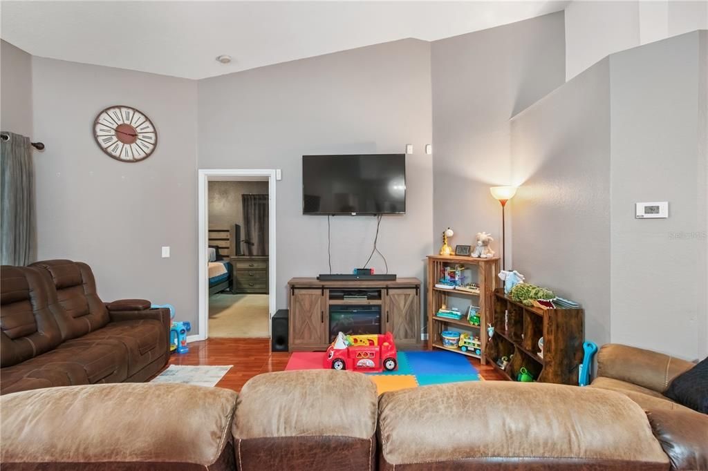 Active With Contract: $249,000 (3 beds, 2 baths, 1695 Square Feet)