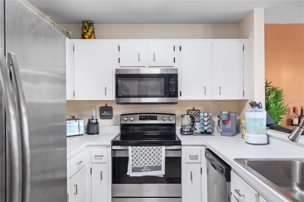 Active With Contract: $249,000 (3 beds, 2 baths, 1695 Square Feet)