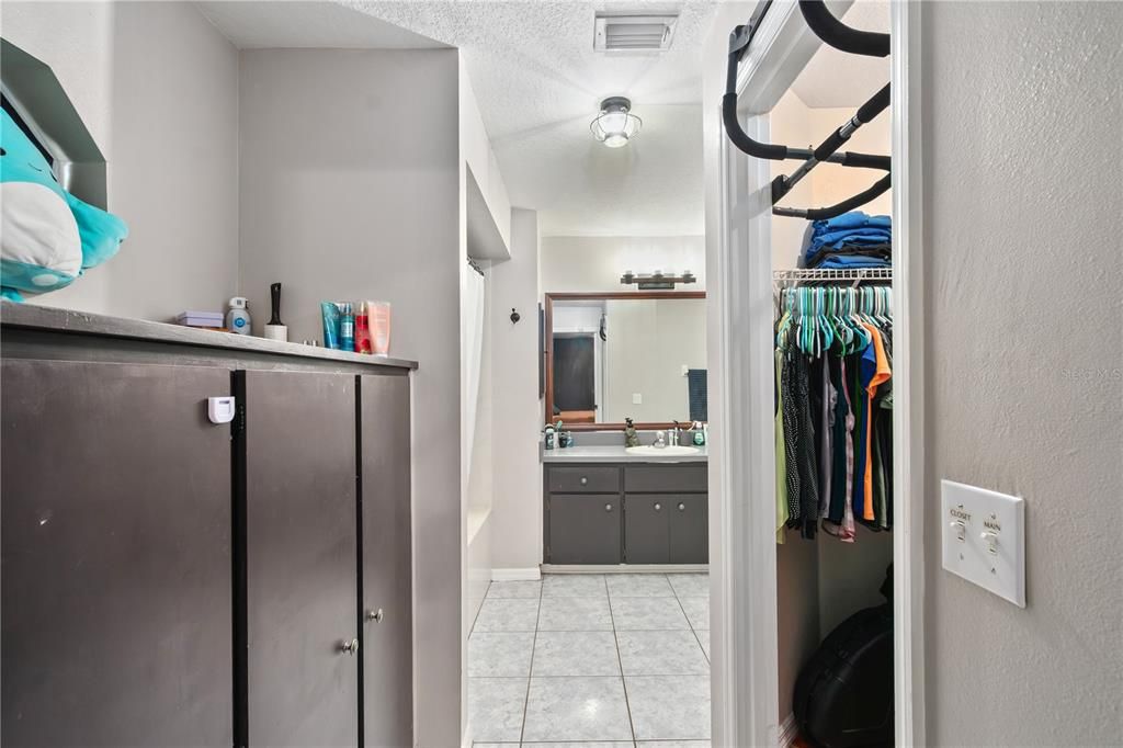 Active With Contract: $249,000 (3 beds, 2 baths, 1695 Square Feet)