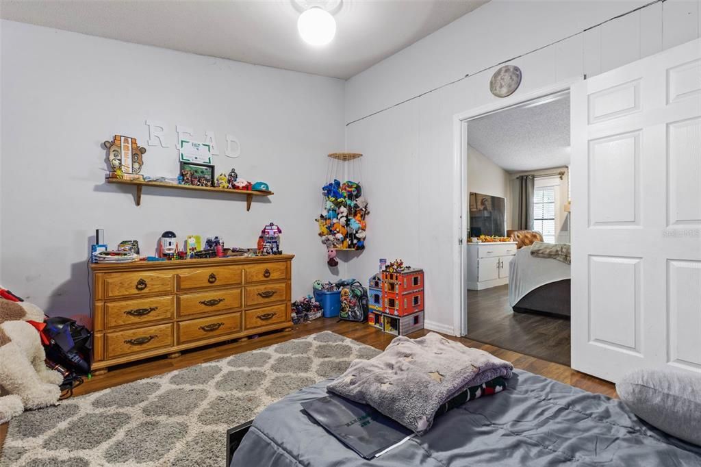 Activo con contrato: $195,000 (3 camas, 3 baños, 1990 Pies cuadrados)
