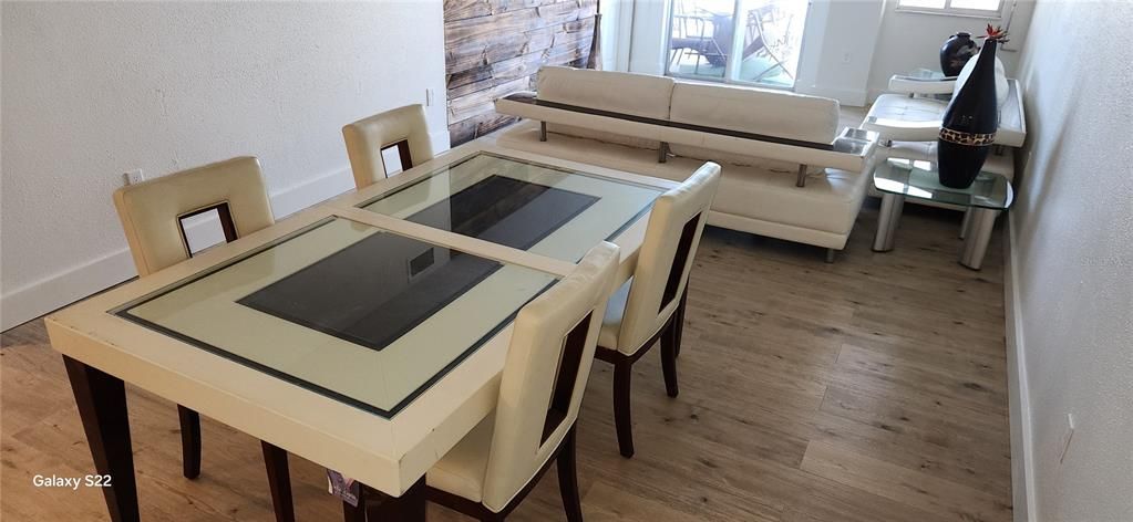 待售: $170,000 (2 贝兹, 2 浴室, 1210 平方英尺)