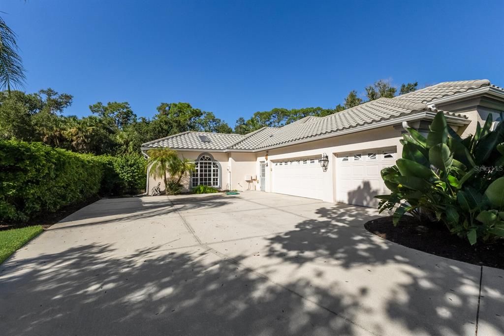 Active With Contract: $1,400,000 (4 beds, 3 baths, 4260 Square Feet)
