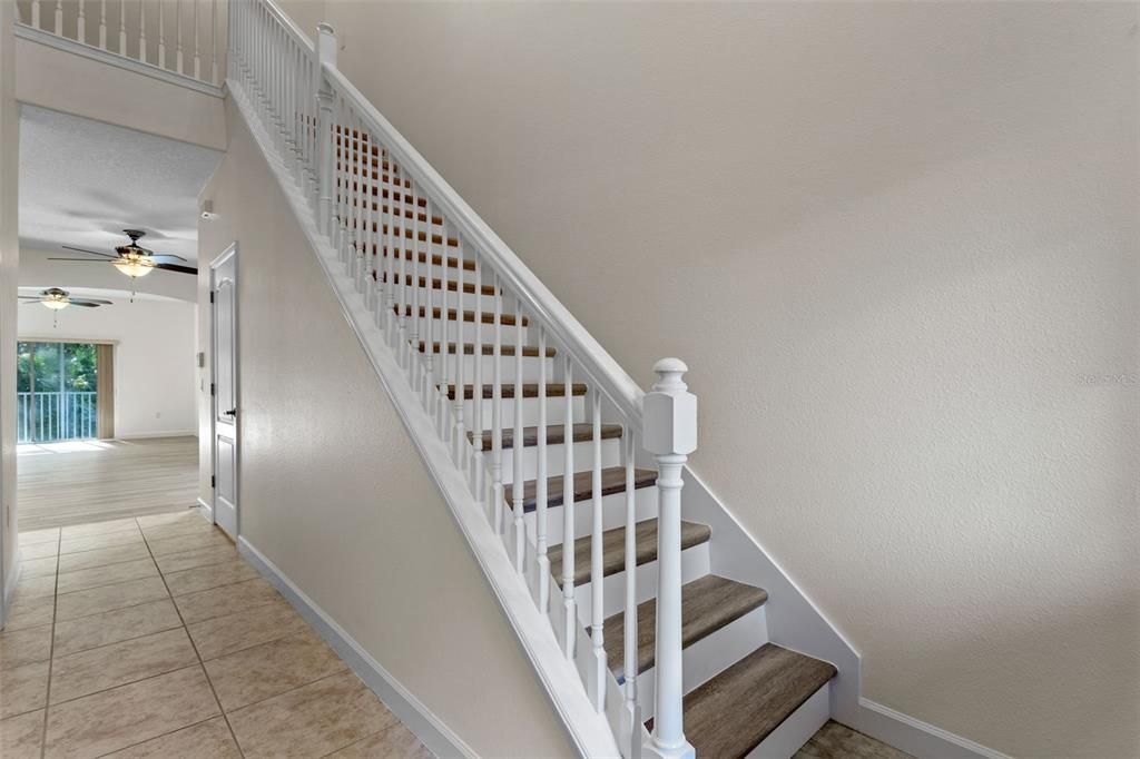 合同活跃: $449,000 (4 贝兹, 2 浴室, 2025 平方英尺)