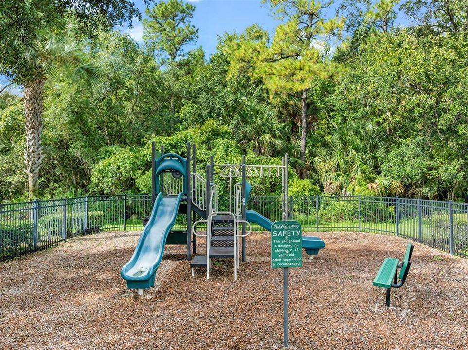 合同活跃: $449,000 (4 贝兹, 2 浴室, 2025 平方英尺)