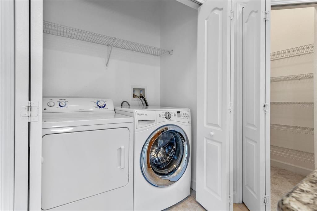 合同活跃: $449,000 (4 贝兹, 2 浴室, 2025 平方英尺)