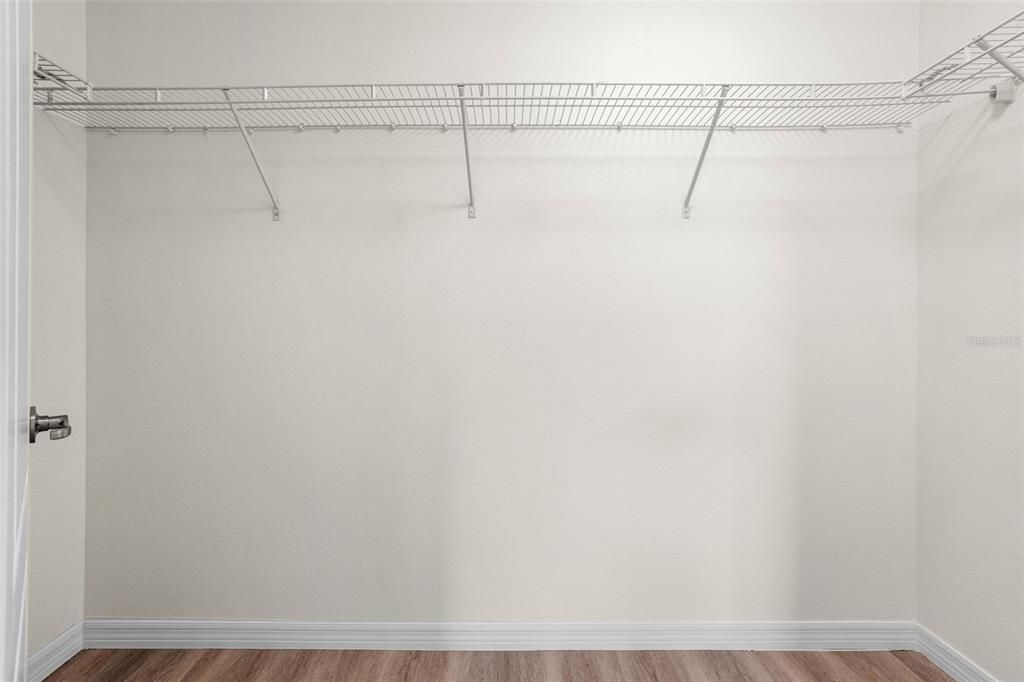 合同活跃: $449,000 (4 贝兹, 2 浴室, 2025 平方英尺)