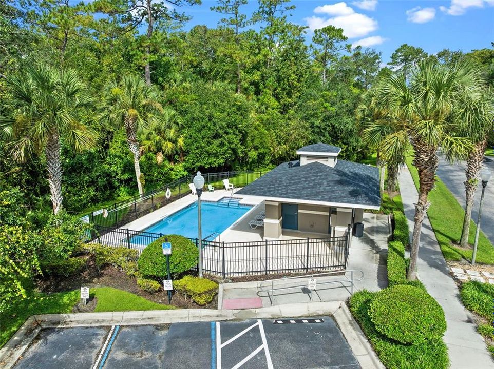 合同活跃: $449,000 (4 贝兹, 2 浴室, 2025 平方英尺)