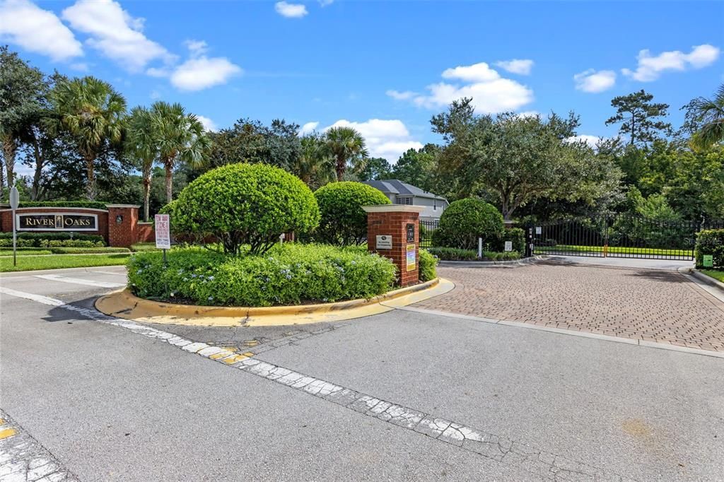 合同活跃: $449,000 (4 贝兹, 2 浴室, 2025 平方英尺)