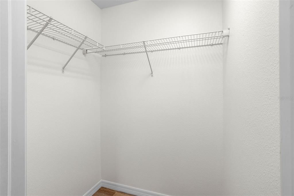 合同活跃: $449,000 (4 贝兹, 2 浴室, 2025 平方英尺)