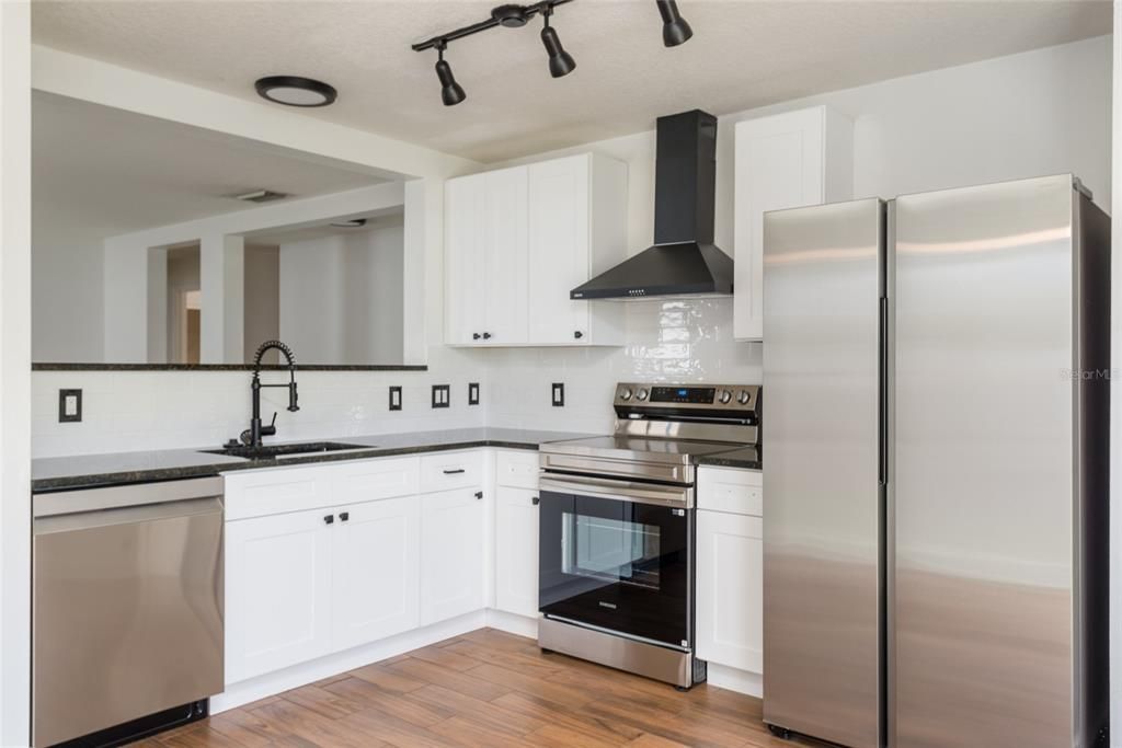 For Rent: $2,099 (3 beds, 2 baths, 1296 Square Feet)