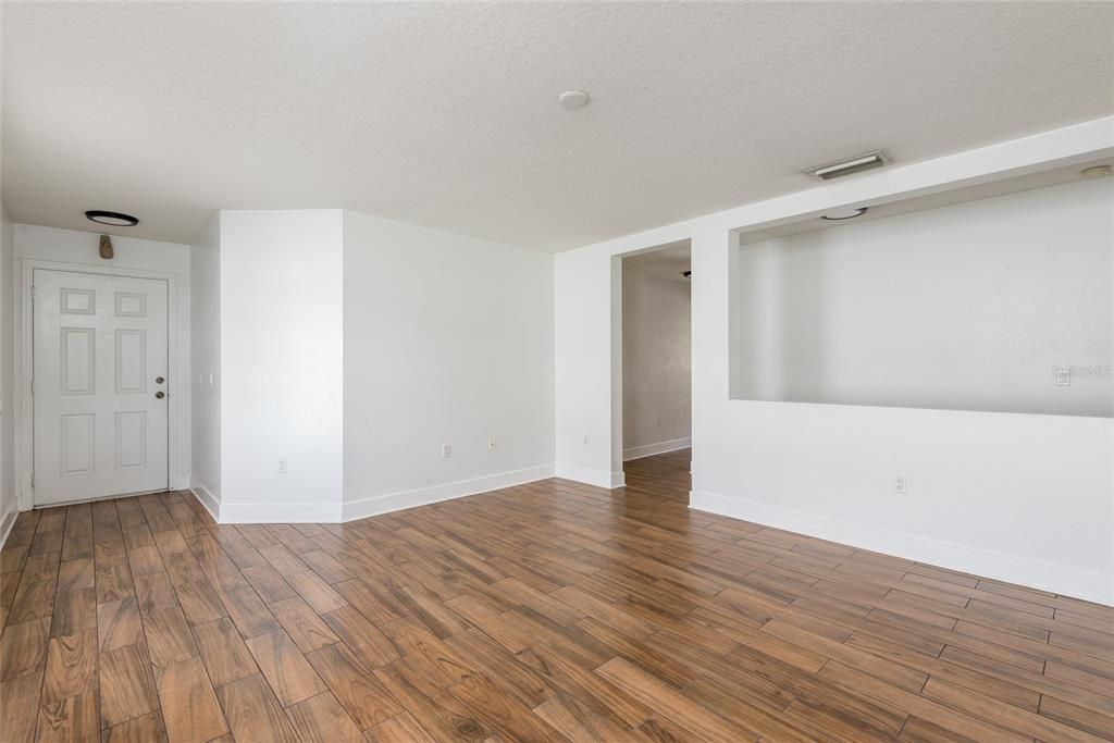 For Rent: $2,099 (3 beds, 2 baths, 1296 Square Feet)