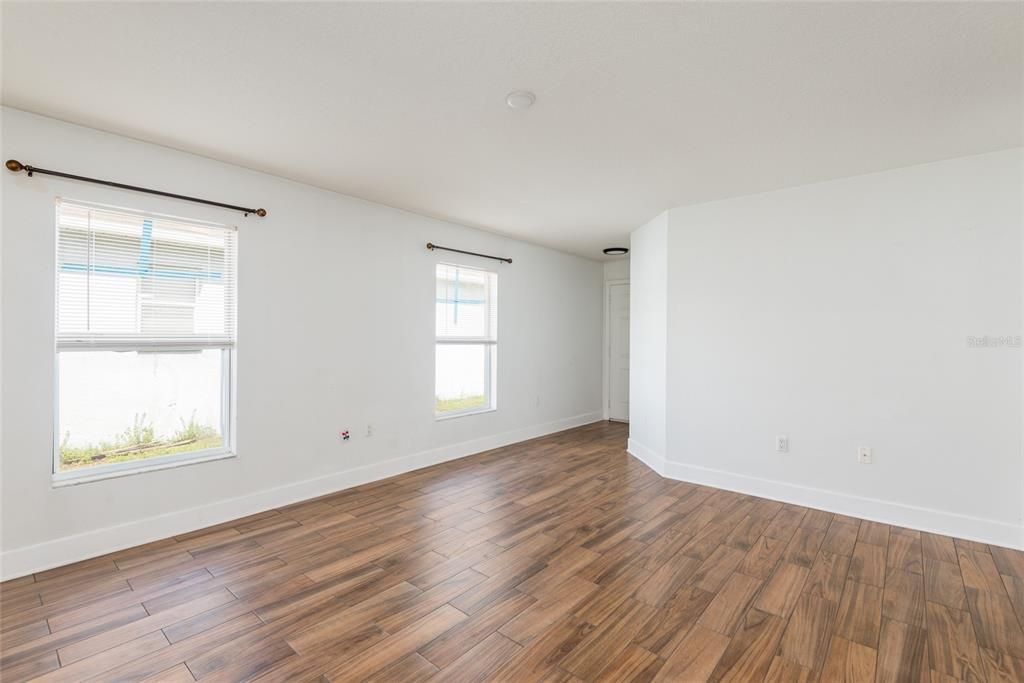 For Rent: $2,099 (3 beds, 2 baths, 1296 Square Feet)