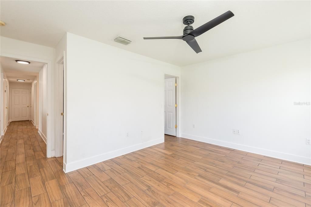 For Rent: $2,099 (3 beds, 2 baths, 1296 Square Feet)