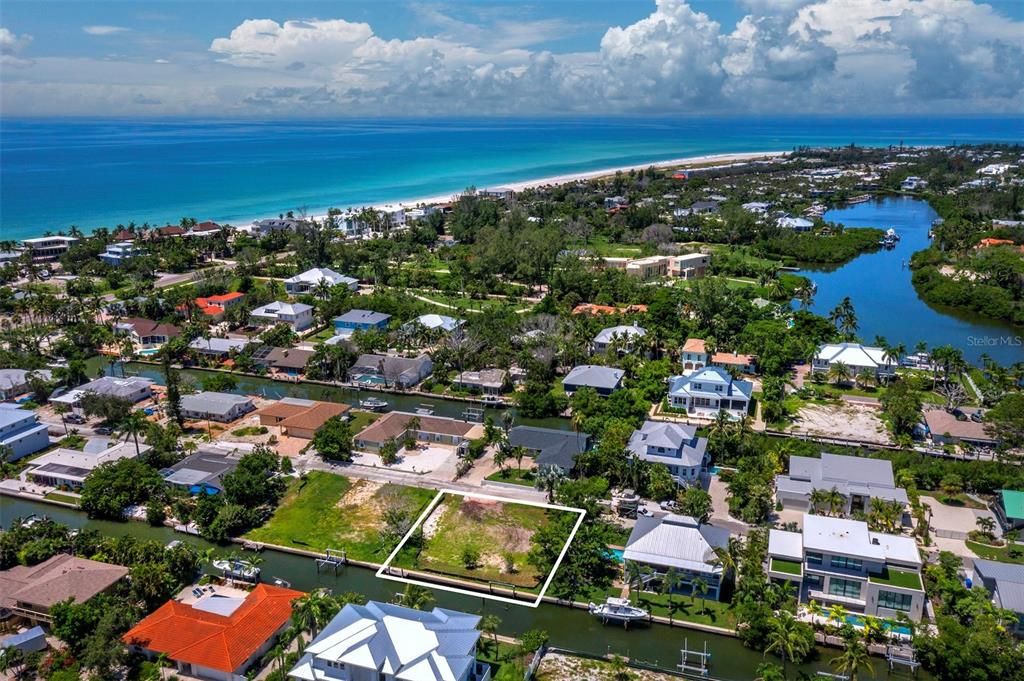 En Venta: $1,060,000 (0.23 acres)