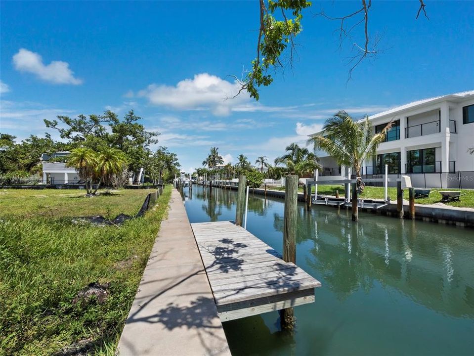 En Venta: $1,060,000 (0.23 acres)