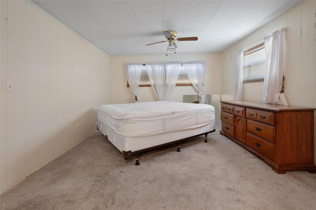 待售: $189,900 (2 贝兹, 2 浴室, 1056 平方英尺)