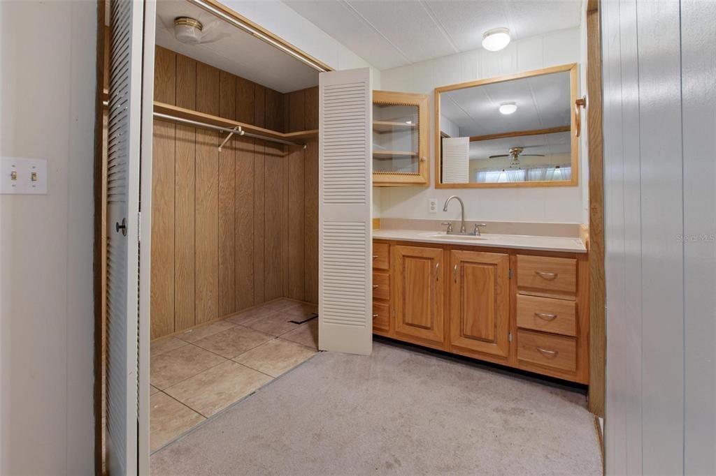 待售: $189,900 (2 贝兹, 2 浴室, 1056 平方英尺)