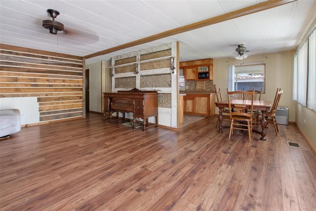 待售: $189,900 (2 贝兹, 2 浴室, 1056 平方英尺)