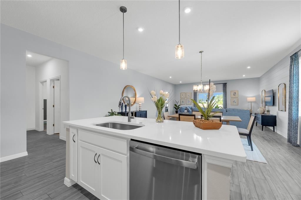 En Venta: $336,415 (4 camas, 3 baños, 2210 Pies cuadrados)