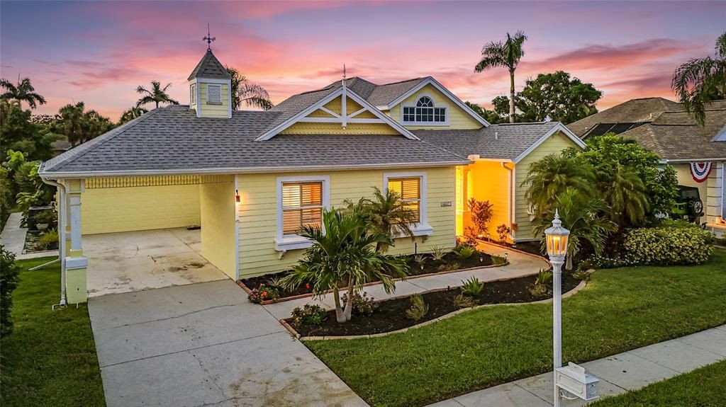 待售: $849,900 (4 贝兹, 3 浴室, 2456 平方英尺)