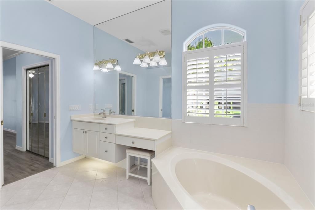 待售: $849,900 (4 贝兹, 3 浴室, 2456 平方英尺)