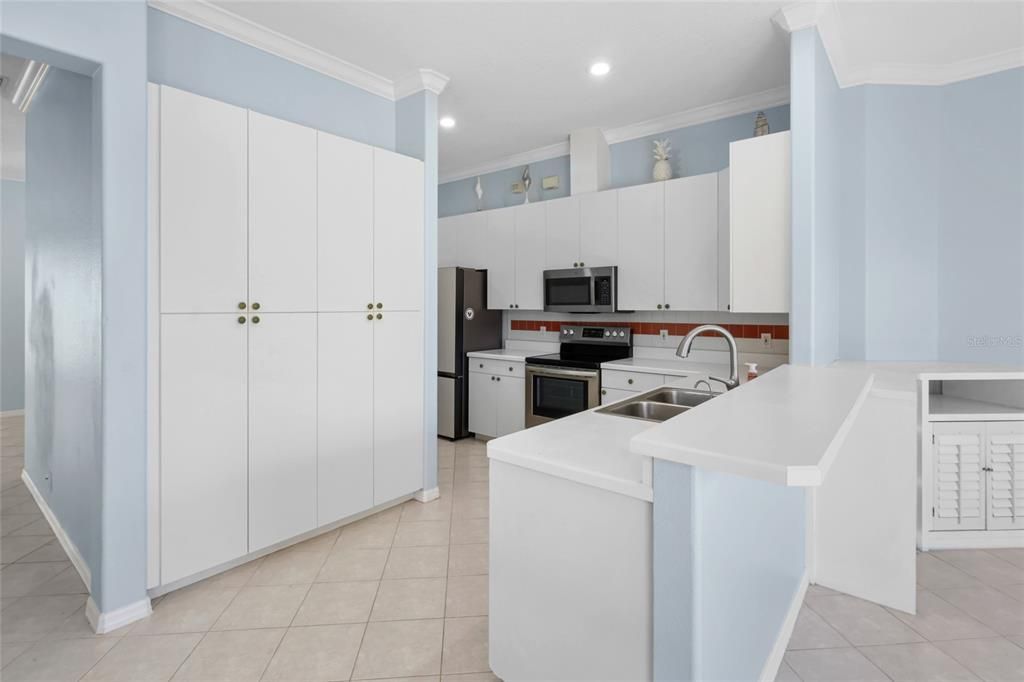 待售: $849,900 (4 贝兹, 3 浴室, 2456 平方英尺)