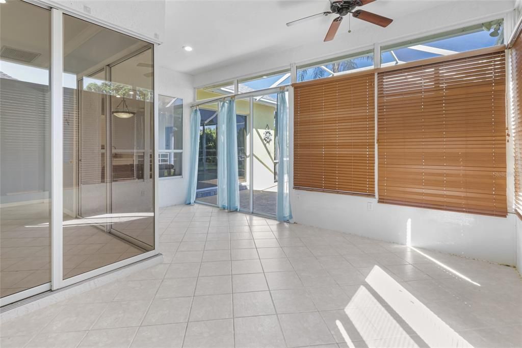 待售: $849,900 (4 贝兹, 3 浴室, 2456 平方英尺)