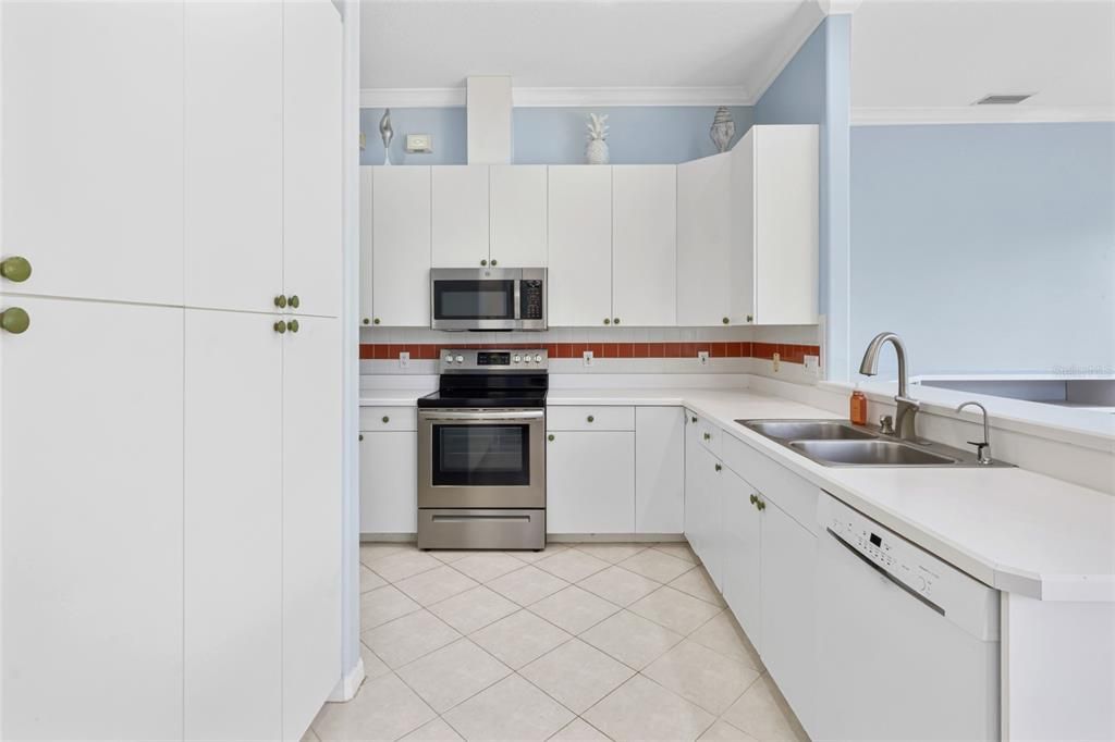 待售: $849,900 (4 贝兹, 3 浴室, 2456 平方英尺)