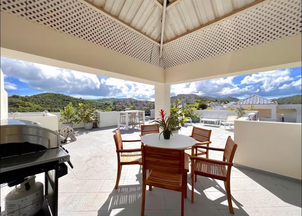 На продажу: $295,000 (3 спален, 2 ванн, 1081.95 Квадратных фут)