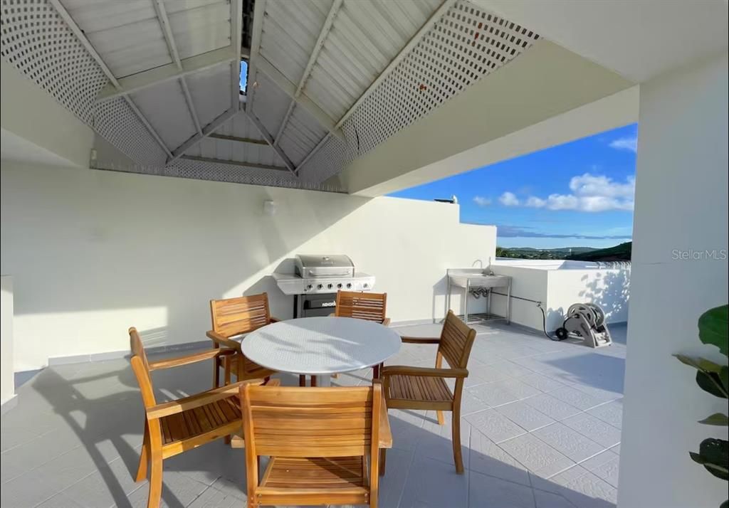 На продажу: $295,000 (3 спален, 2 ванн, 1081.95 Квадратных фут)