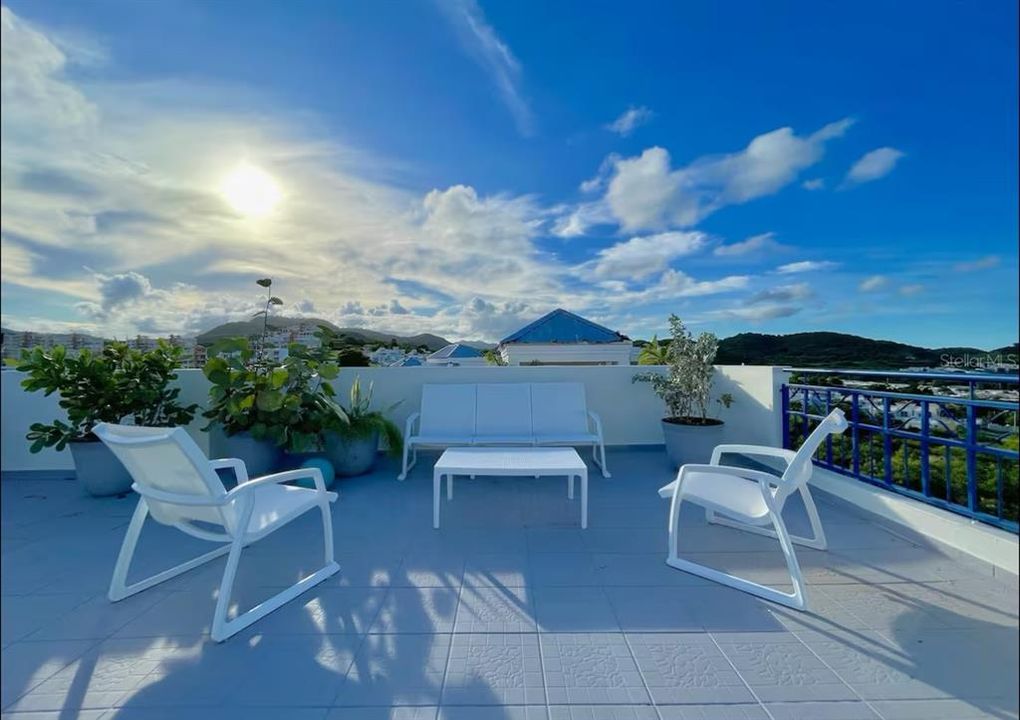 На продажу: $295,000 (3 спален, 2 ванн, 1081.95 Квадратных фут)