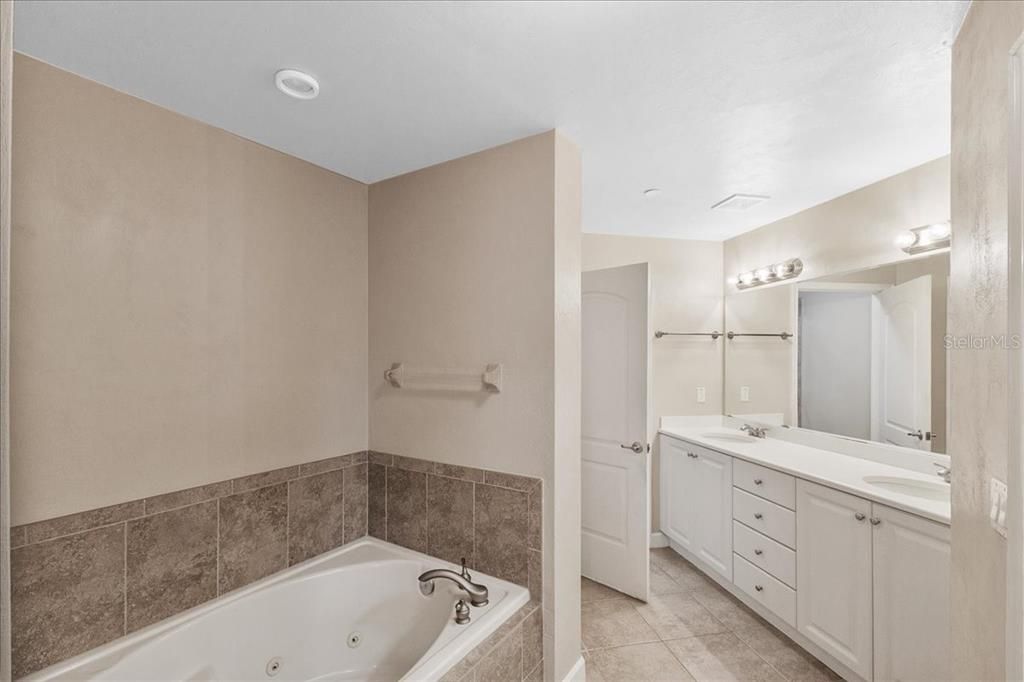 For Sale: $319,900 (3 beds, 2 baths, 1753 Square Feet)