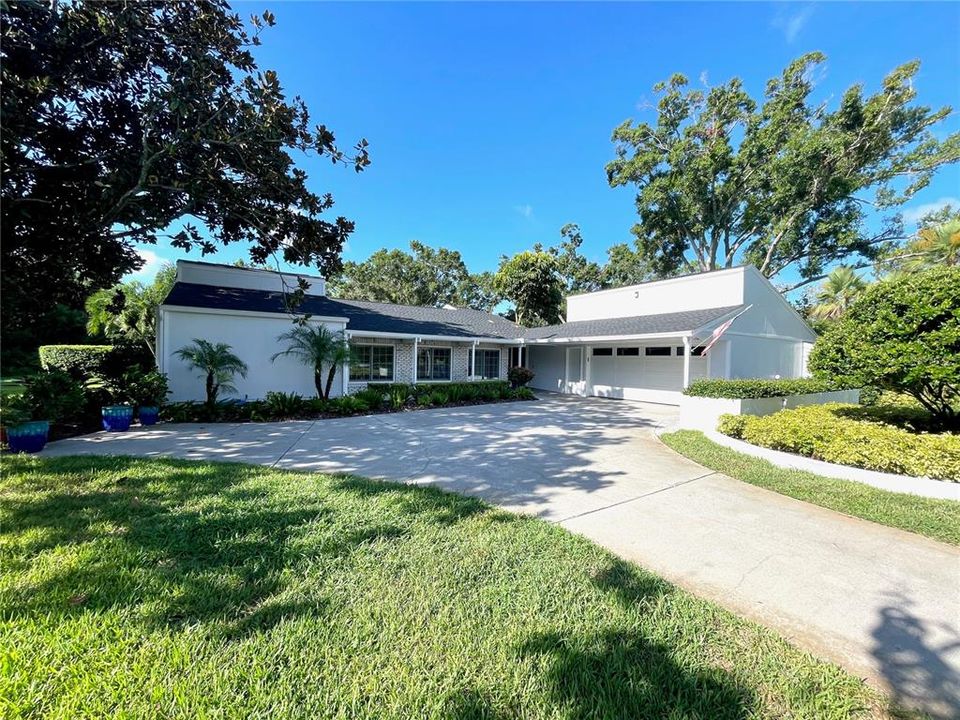 Recently Sold: $975,000 (4 beds, 2 baths, 2570 Square Feet)