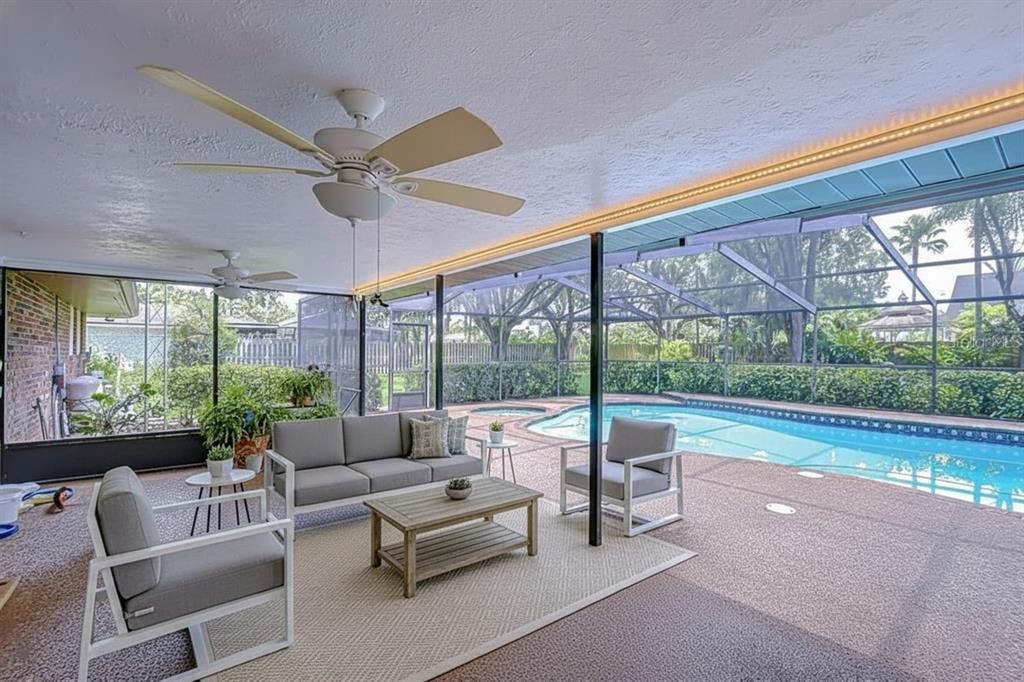 Под контрактом: $519,000 (4 спален, 3 ванн, 2306 Квадратных фут)