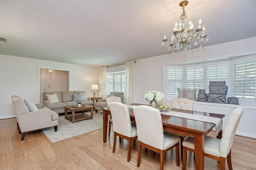 Под контрактом: $519,000 (4 спален, 3 ванн, 2306 Квадратных фут)