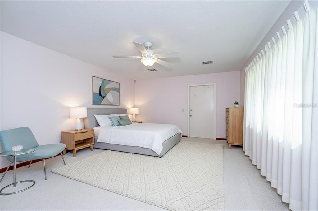 Под контрактом: $519,000 (4 спален, 3 ванн, 2306 Квадратных фут)