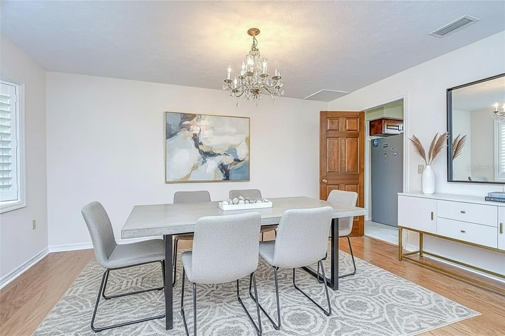 Под контрактом: $519,000 (4 спален, 3 ванн, 2306 Квадратных фут)