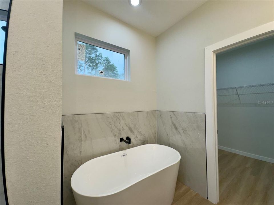 Activo con contrato: $49,000 (0.29 acres)