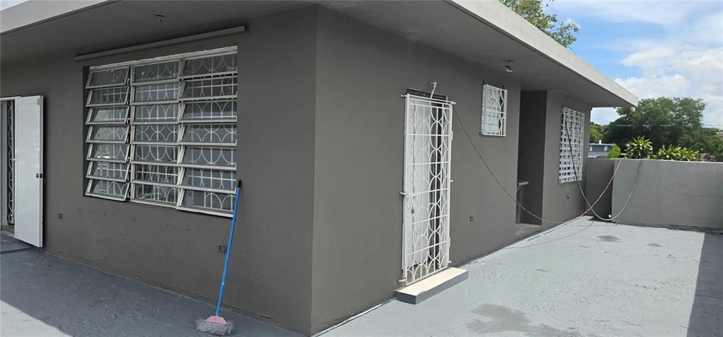 合同活跃: $185,000 (6 贝兹, 2 浴室, 1775 平方英尺)