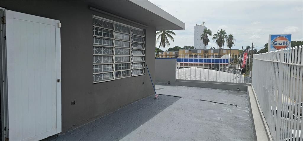 合同活跃: $185,000 (6 贝兹, 2 浴室, 1775 平方英尺)